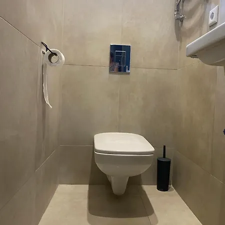 Lvapart 3 вул ковжуна центр не далеко від ж д вокзалу звітні документи