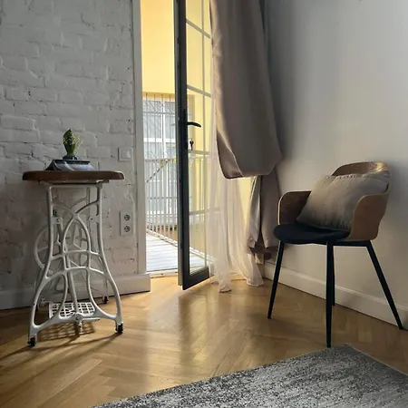 Lvapart 3 вул ковжуна центр не далеко від ж д вокзалу звітні документи *